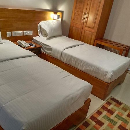 Hôtel Devanganam Residency à Guruvāyūr Extérieur photo