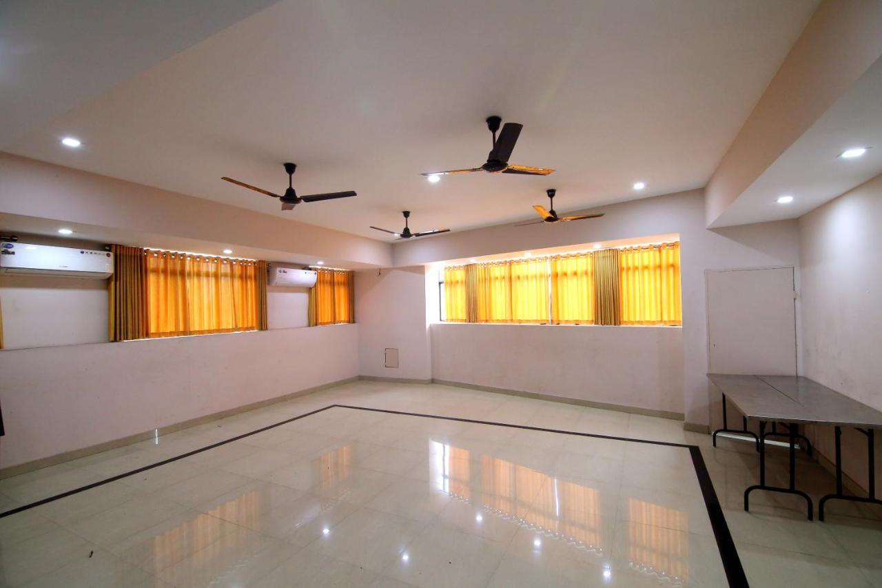 Hôtel Devanganam Residency à Guruvāyūr Extérieur photo