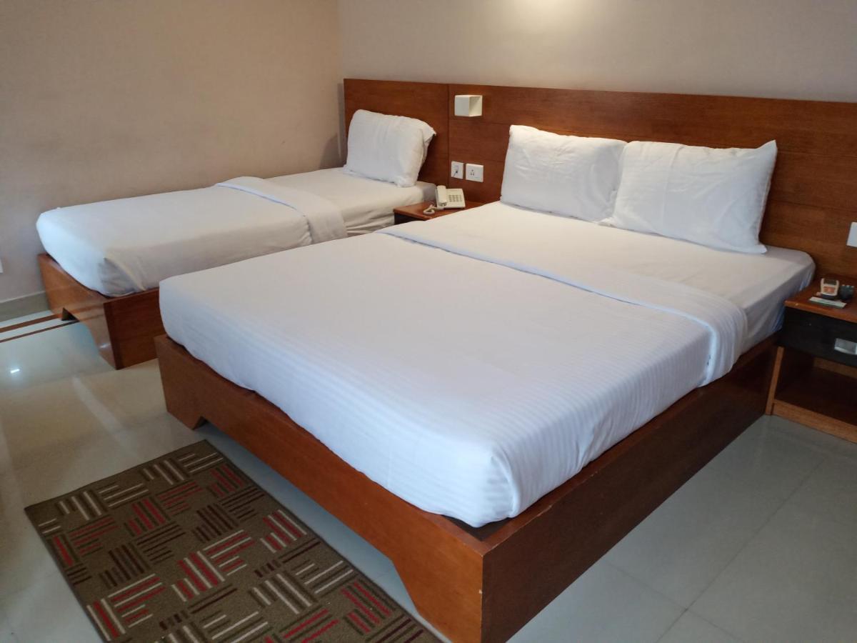 Hôtel Devanganam Residency à Guruvāyūr Extérieur photo