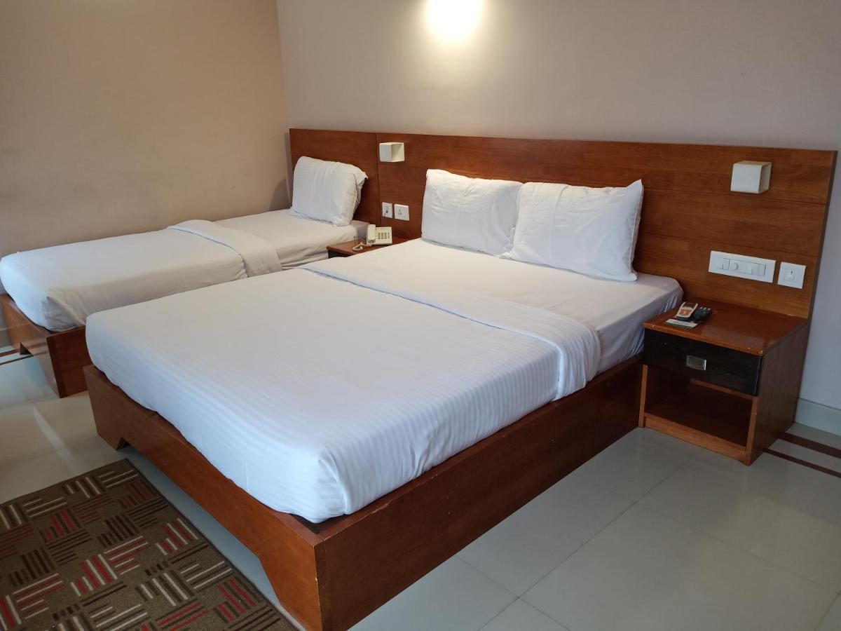 Hôtel Devanganam Residency à Guruvāyūr Extérieur photo